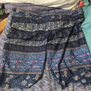 A pair of American eagle leggings